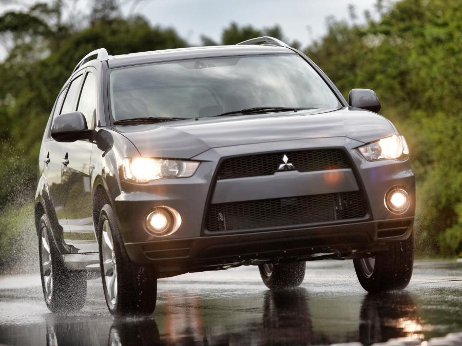  Mitsubishi Outlander 2009 года  (US) (фото 24 из 41)